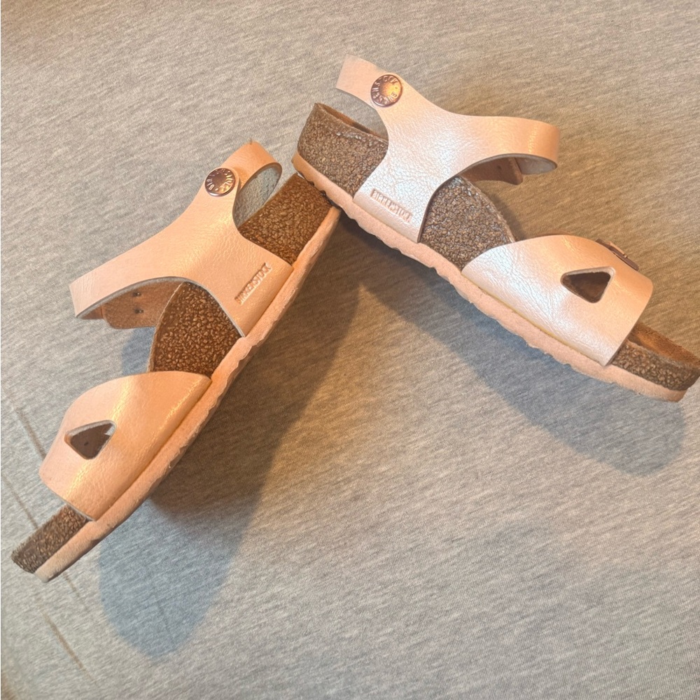 Super cute—Girls baby pink Birkenstocks used